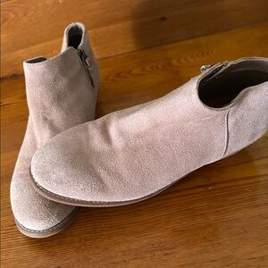 Women's Tan Suede Ankle Boots! Soft Walk brand! Size 9.5